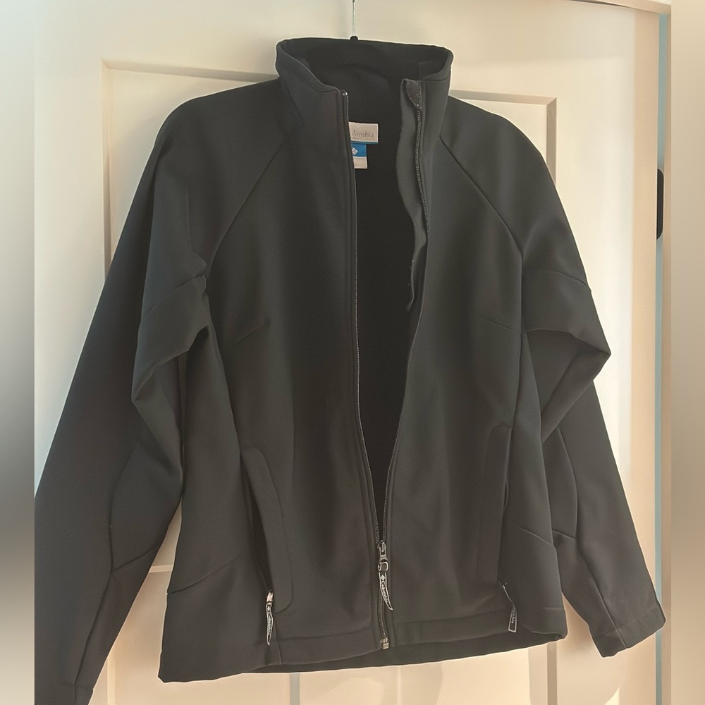 Columbia Classic Black Softshell Outerwear Jacket